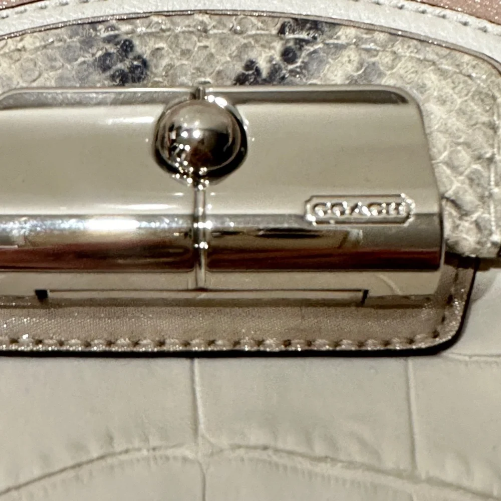 *NWOT* Coach Pink and White Shoulder Bag - Picture 3 of 11